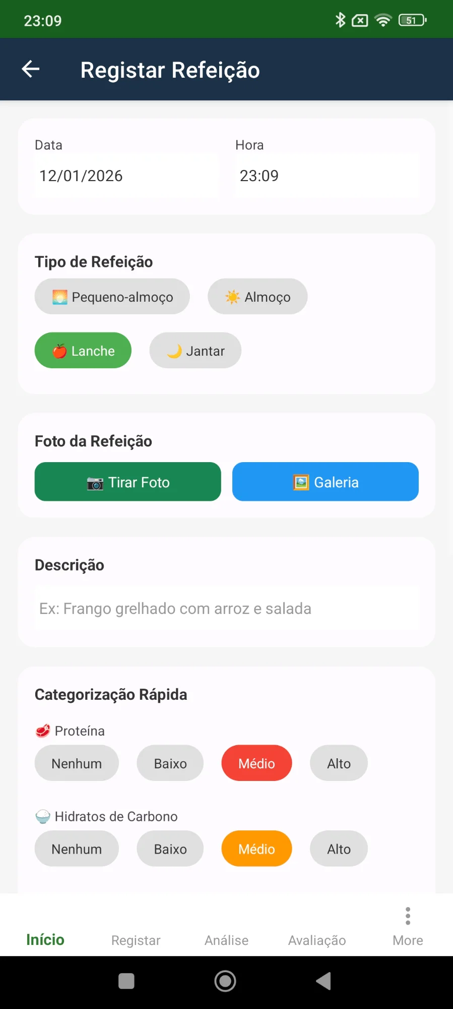 Meal registration with photo upload and nutritional categorization